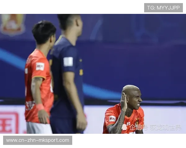 成都蓉城帅惟浩边路高速带球:速度与激情的完美结合 成都蓉城帅惟浩边路高速带球:速度与激情的完美结合